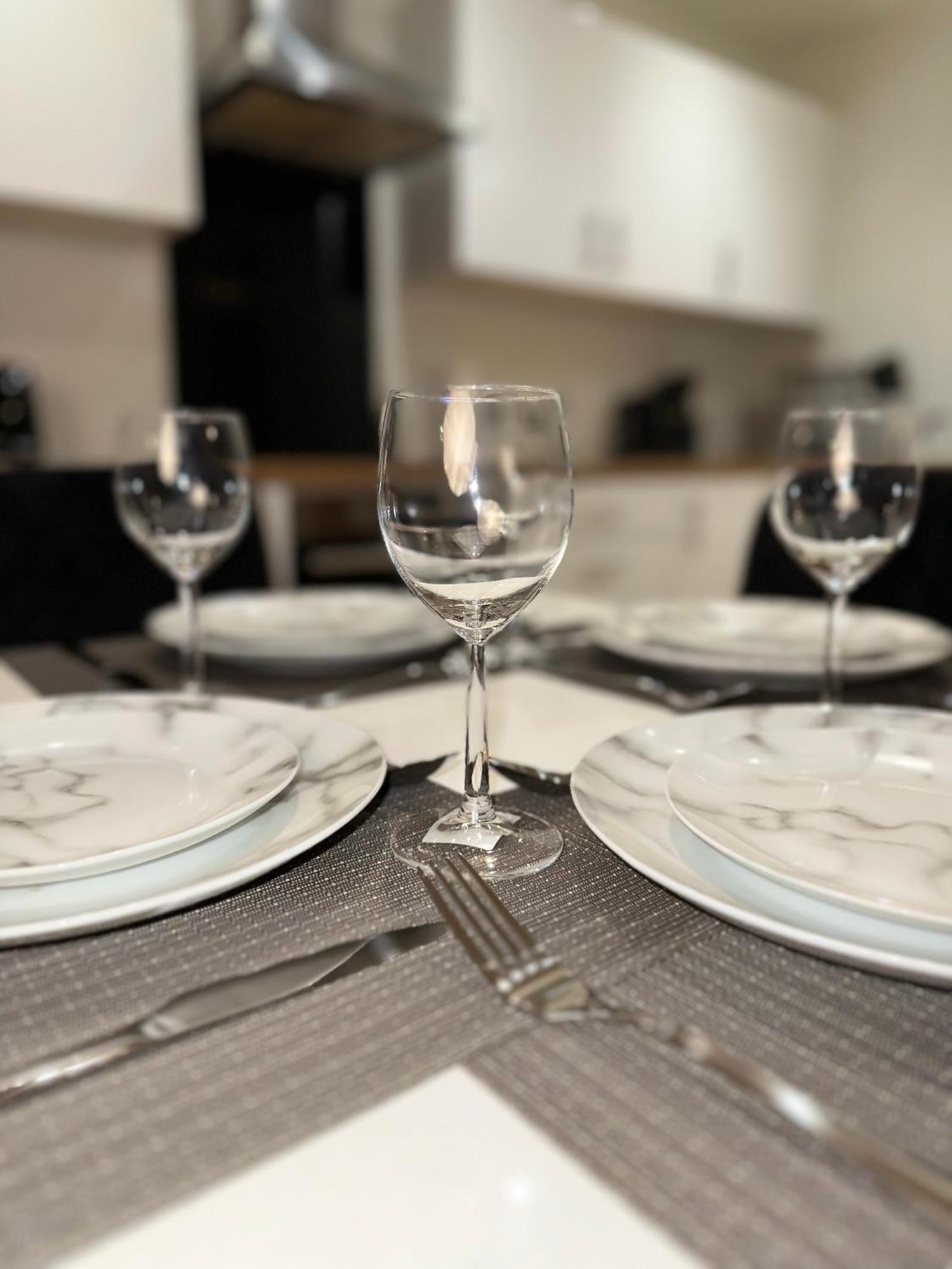 Luxury 2-Bed High-Rise In Manchester With Parking Esterno foto